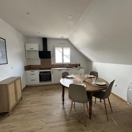 Les Embruns, Charming House En Bessin Apartment